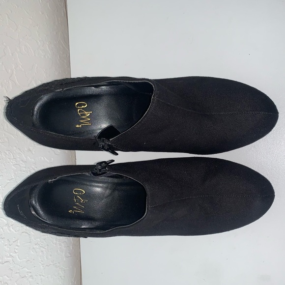 🌸Black Suede Heel Anole Booties with Floral Appliqué - Picture 5 of 6